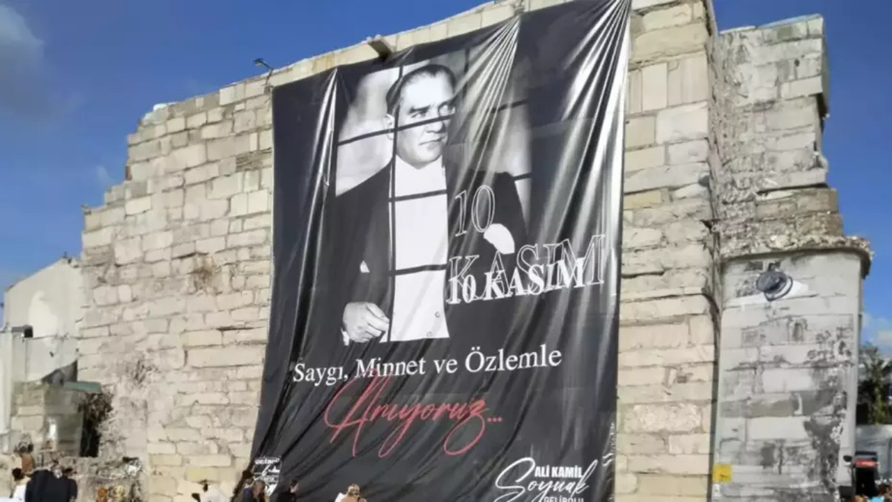 Gelibolu Belediyesi'nin 10 Kasım posteri tartışma yarattı! - İzmir'de Son Dakika Haber