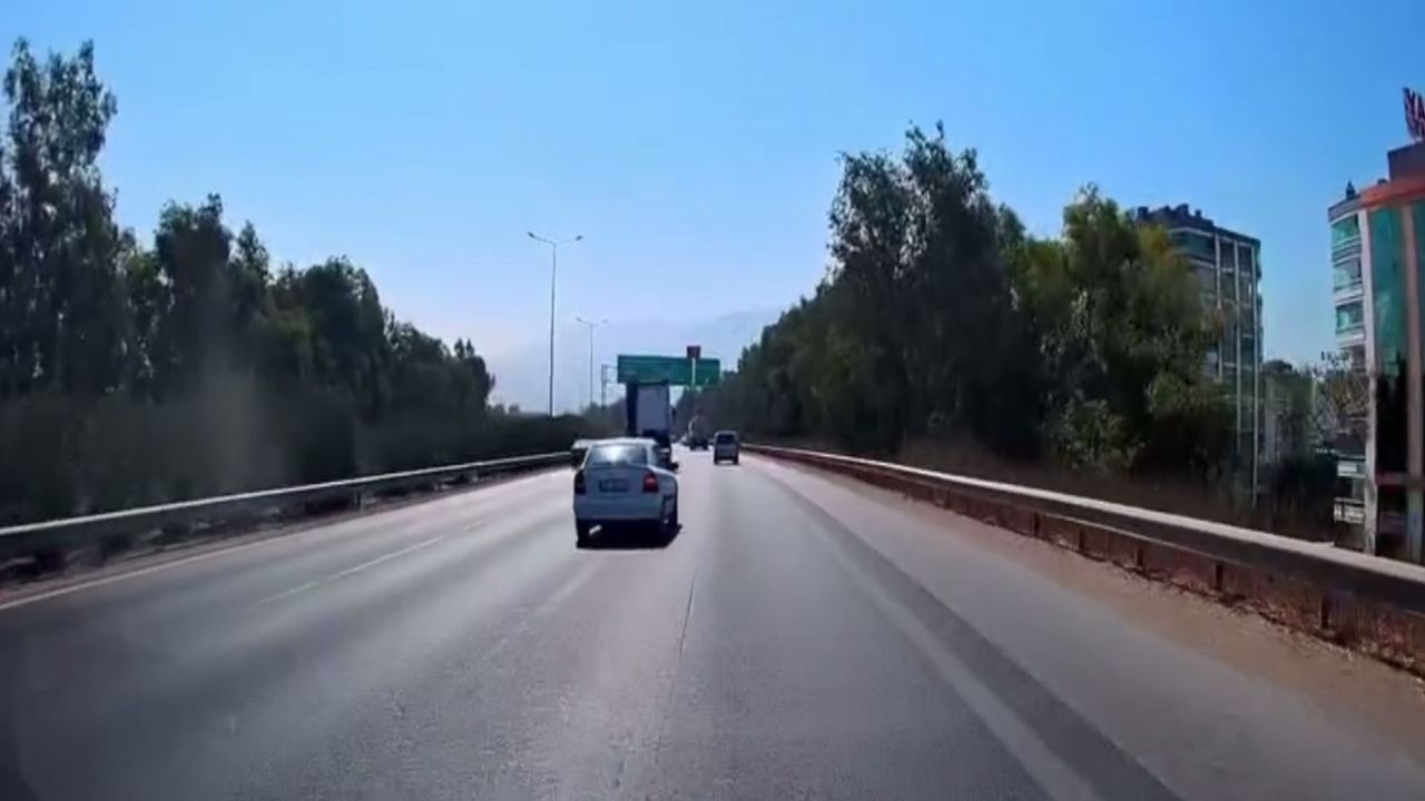 Tır sürücüsünden trafikte tehlikeli hareket!