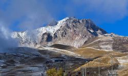 Erciyes'e mevsimin ilk karı yağdı