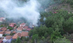 Amasya'da ormanlık alanda yangın: 3 ev küle döndü!