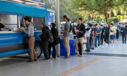 İzmir'de üniversite öğrencilerine ücretsiz yemek!