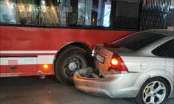 İzmir'de son dakika: Göksu Mahallesi'ndeki kaza trafiği kilitledi