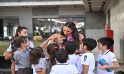 İzmir Bornova'da minik öğrencilerden hayvan sevgisi