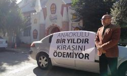 İzmir'de anaokulu önünde şaşırtan pankart: "1 yıldır kirasını ödemiyor"