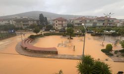 İzmir Çeşme sağanak etkisi: Liman ve pazar yeri suya teslim