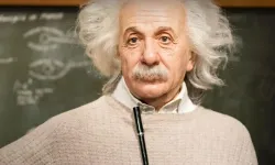 Albert Einstein kimdir?