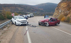 Karabük’te iki otomobil çarpıştı: 1’i çocuk 8 yaralı!