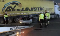 İstanbul'da otomobil ile TIR çarpıştı: Sürücü yaralı