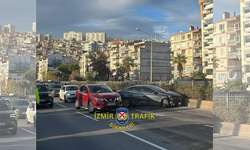 İzmir Altınyol Caddesi’nde trafik kazası: Ekipler olay yerinde