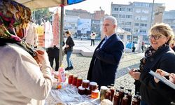 İzmir Bergama’da kadın üreticilere destek: Yılbaşı pazarı büyük ilgi gördü