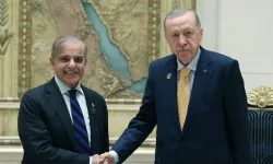 Cumhurbaşkanı Erdoğan, Pakistan başbakanı Şahbaz Şerif ile Kahire’de görüştü