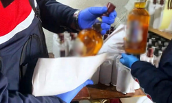 İzmir’de yılbaşı öncesi sahte içki operasyonu: Tonlarca kaçak ürün ele geçirildi