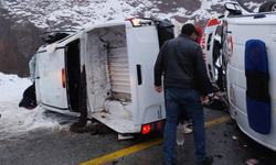 Ambulans ve pikap çarpıştı: 1'i ağır, 5 yaralı!