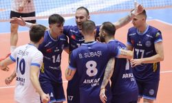 Arkas Spor, İzmir derbisini set vermeden kazandı