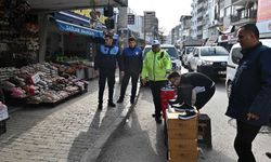 İzmir Karabağlar Belediyesi’nden kaldırım ve yol işgallerine karşı ikili denetim