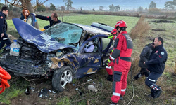 Muğla'da minibüs ve otomobil çarpıştı: 3 yaralı!