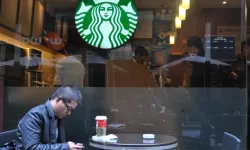 Starbucks’tan 7 yıl sonra bir ilk: Boş oturmak artık yasak!