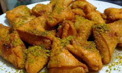 Seferihisar'ın meşhur tatlısı Samsades nasıl yapılır?