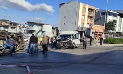 Karabağlar'da zincirleme kaza: 3 araç birbirine girdi