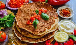 Yapımı kolay ve hafif: Evde lahmacun tarifi