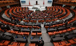 Meclis'te gergin anlar, birleşime ara verildi