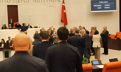 Mecliste İmamoğlu protestosu: Oturum ertelendi