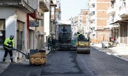 Konak'ta altyapıdan sonra üstyapı da yenileniyor: Rakım Elkutlu'da hummalı çalışma