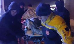 Sivas’ta mahsur kalan hasta için ekipler karla mücadele etti