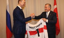 Spor Bakanı Osman Aşkın Bak Saint Petersburg’da
