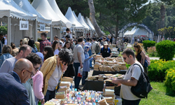 İzmir Kitap Fuarı dolup taşıyor, Basmane ve tarihi değerler gündemde