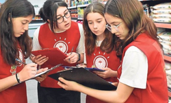 Bayraklı’nın küçük denetçileri market raflarını inceledi