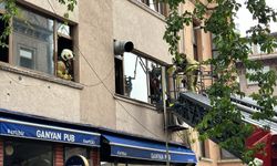 Beyoğlu'da 6 katlı binada yangın paniği!