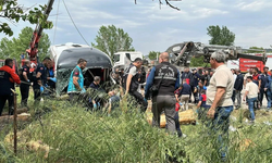 Çanakkale'de feci kaza: Yolcu otobüsü, kamyonet ve otomobil çarpıştı, 8 ölü