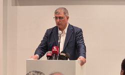 Cemil Tugay, Tunç Soyer'e yüklendi: Belediyeyi 38 bin kişiyle devraldım
