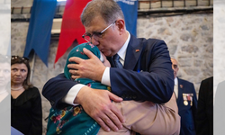 Cemil Tugay şehit anneleri ile bir araya geldi, gözyaşlarını tutamadı
