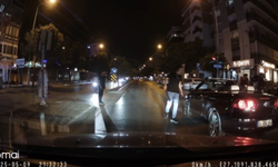 Karşıyaka’da döner bıçaklı dehşet: Trafikte tartıştığı motosikletliye saldırdı