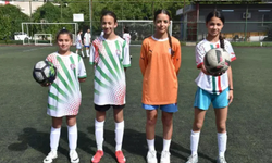 Karşıyaka'da kız futbolcular sahada parladı