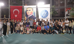 Karabağlar’da 19 Mayıs coşkusu tenis kortlarına taşındı
