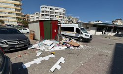 Bostanlı'nın girişinde çöp isyanı: Nergiz İZBAN önü çöplüğe döndü