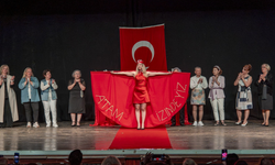 Karşıyaka'da bilge çınarlar podyumda buluştu