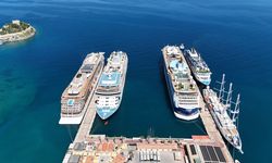 Kuşadası’na gemiyle 5 bin turist geldi