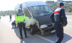 Ödemiş’te feci kaza: Minibüs ile traktör çarpıştı, 1 ölü 3 yaralı