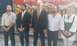 Vagon Sahne perdelerini açıyor
