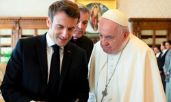 Fransa Cumhurbaşkanı Emmanuel Macron, papalık seçimini etkiliyor mu?