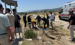 Menderes’te motosiklet durağa daldı: 2 yaralı