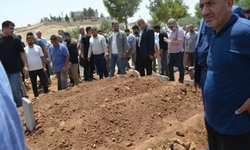 Mardin'de acı gün: İzmir'de kaza geçiren kardeşler defnedildi