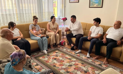 CHP İzmir’den tutuklu İl Başkanı Şenol Aslanoğlu’nun ailesine destek ziyareti