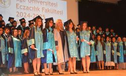 Ege’de eczacılık mezuniyet coşkusu yaşandı