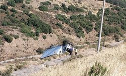 İzmir Çeşme Otoyolu'nda dehşet: Kamyon uçuruma yuvarlandı!