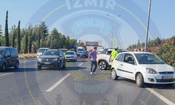 İzmir Otoyolu Işıkkent'te zincirleme kaza: Trafik 1 kilometre kilitlendi